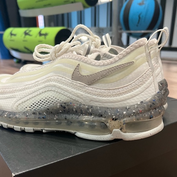 Nike Jordan Max Aura 3 Youth size 6Y - Picture 4 of 7